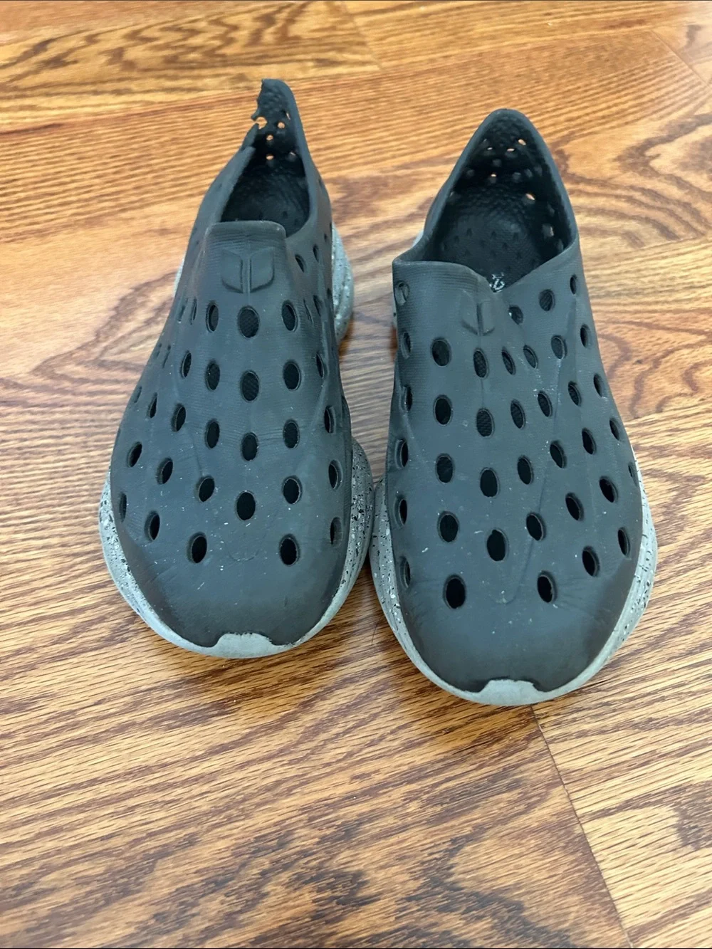 KANE Black Slip-On Perforated Water-Friendly Shoes M3 W5